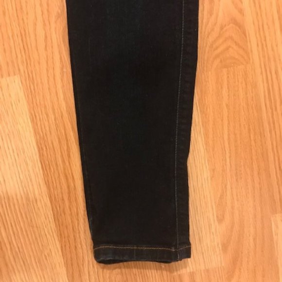 Guess Jeans - Picture 8 of 10